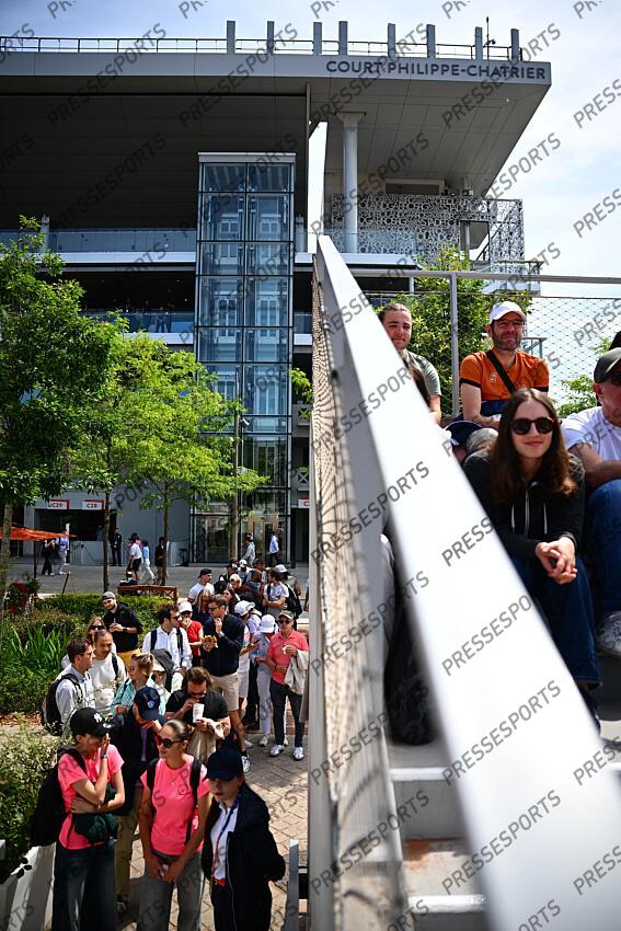 AMBIANCE ROLAND GARROS vue exterieure du court Philippe Chatrier depuis le Court 7 