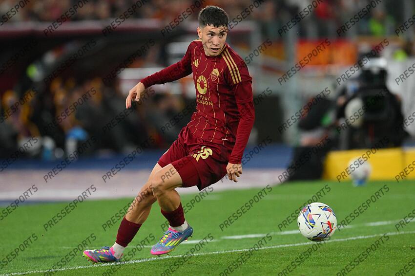 Foto IPP/Roberto Ramaccia Roma 18/5/2025 Campionato di Calcio Serie A 2024/2025 Roma vs Milan Nella foto Matias Soule in azione palla al piede Italy Photo Press - World Copyright AS ROME-AC MILAN (3-1) 