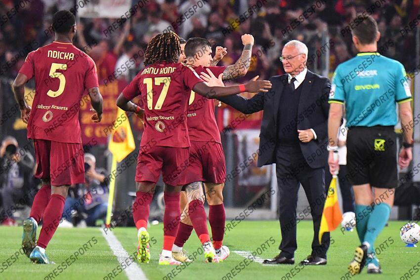 Foto IPP/Luciano Adriani Roma 18/05/2025 Campionato di Calcio Serie A 2024/2025 Roma vs Milan Nella foto: L esultanza di Gianluca Mancini econ Claudio Ranieri dopo il gol di testa Italy Photo Press - World Copyright AS ROME-AC MILAN (3-1) 