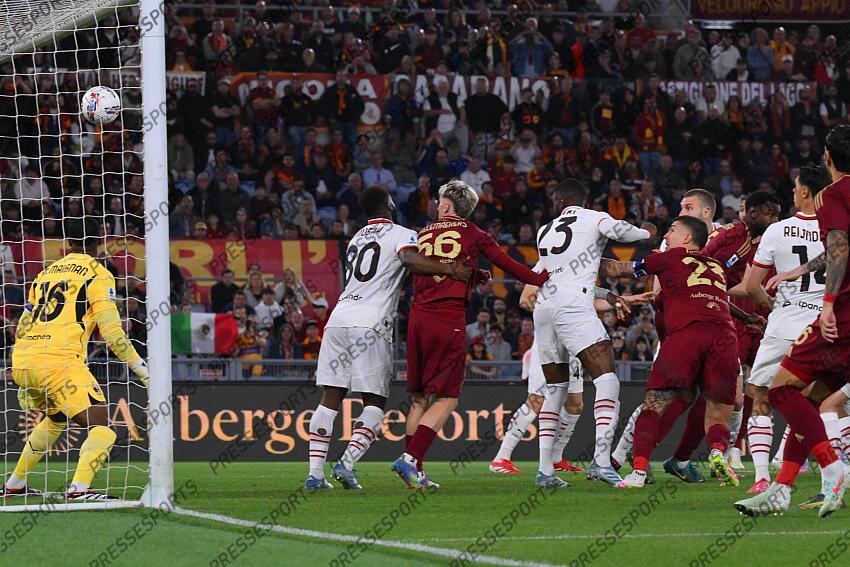 Foto IPP/Luciano Adriani Roma 18/05/2025 Campionato di Calcio Serie A 2024/2025 Roma vs Milan Nella foto: Il gol di testa di Gianluca Mancini1 Italy Photo Press - World Copyright AS ROME-AC MILAN (3-1) 