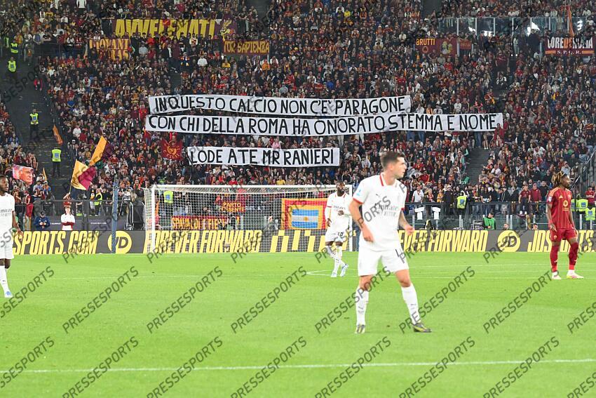 Foto IPP/Roberto Ramaccia Roma 18/5/2025 Campionato di Calcio Serie A 2024/2025 Roma vs Milan Nella foto Tifosi della Roma espongono uno striscione per Claudio Ranieri Italy Photo Press - World Copyright AS ROME-AC MILAN (3-1) 