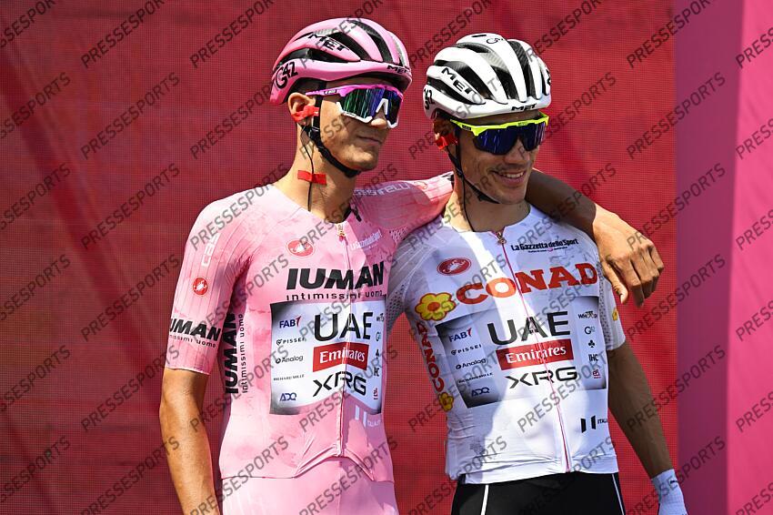 Giro d’Italia 2025 - 108th Edition - 11th stage Viareggio - Castelnovo ne' Monti 186 km - 21/05/2025 - Isaac Del Toro (MEX - UAE Team Emirates - XRG) - Juan Ayuso (ESP - UAE Team Emirates - XRG) - photo Ivan Benedetto/SprintCyclingAgency©2025 VIAREGGIO/CASTELNOVO NE' MONTI 