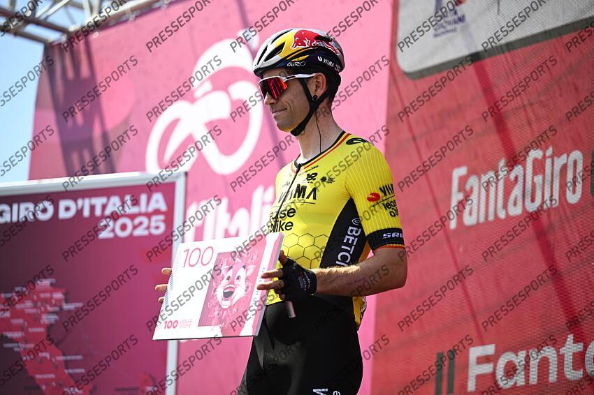 Giro d’Italia 2025 - 108th Edition - 11th stage Viareggio - Castelnovo ne' Monti 186 km - 21/05/2025 - Wout Van Aert (BEL – Team Visma - Lease a Bike) - photo Ivan Benedetto/SprintCyclingAgency©2025 VIAREGGIO/CASTELNOVO NE' MONTI 