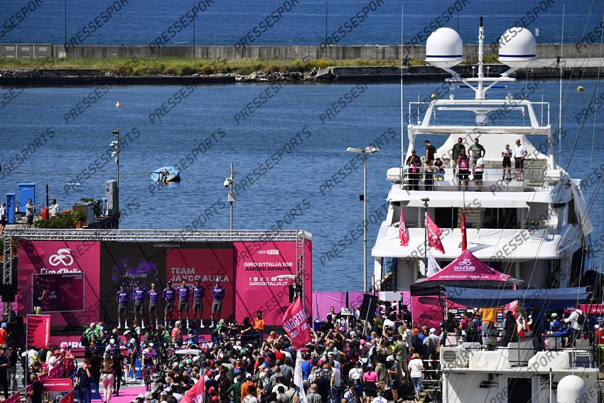 Giro d’Italia 2025 - 108th Edition - 11th stage Viareggio - Castelnovo ne' Monti 186 km - 21/05/2025 - Team Jayco AlUla - photo Tommaso Pelagalli/SprintCyclingAgency©2025 VIAREGGIO/CASTELNOVO NE' MONTI 