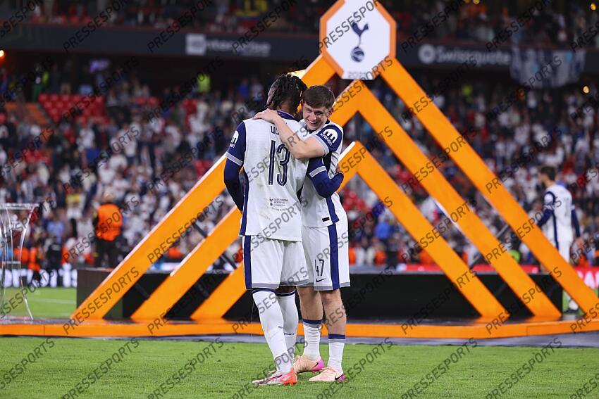 Mikey Moore and Destiny Udogie of Tottenham celebrates the victory during the Final UEFA Europa League football match played between Tottenham Hotspur FC and Manchester United at San Mames stadium on May 21, 2025, in Bilbao, Vizcaya, Spain. TOTTENHAM HOTSPURS-MANCHESTER UNITED (1-0) 