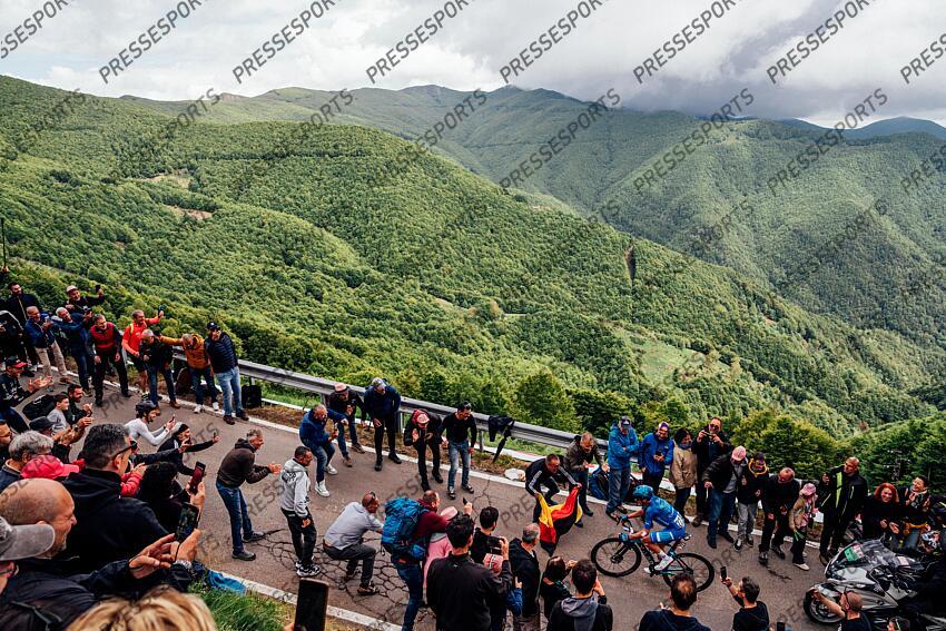 Picture by Zac Williams/SWpix.com - 21/05/2025 - Cycling - 2025 Giro d'Italia Stage 11, Viareggio to Castelnovo ne' Monti, Italy - Lorenzo Fortunato, XDS Astana. VIAREGGIO/CASTELNOVO NE' MONTI 