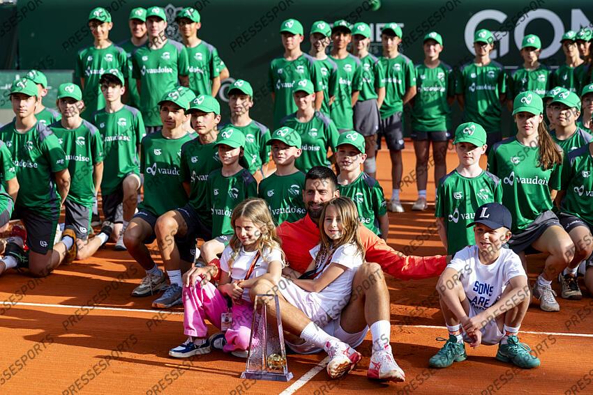 19.05.2025; Genf; Tennis ATP 250 - Geneva Open 2025 - Final; Novak Djokovic (SRB) mit seiner Famillie und Ballboy (Pascal Muller/freshfocus) GENEVA OPEN FINALE 