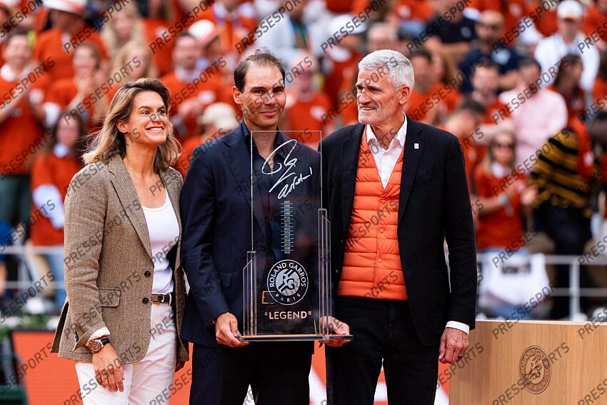 Rafael Nadal (ESP) hommage, Amelie Mauresmo (FRA) Gilles Moretton (FRA) Céremonie d'hommage à Rafael Nadal avec son trophee Legend HOMMAGE NADAL 