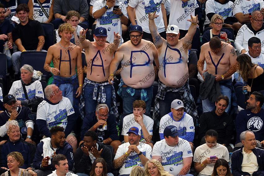 May 26, 2025; Minneapolis, Minnesota, USA; Minnesota Timberwolves fans react in the second half during game four of the western conference finals for the 2025 NBA Playoffs at Target Center. Mandatory Credit: Bruce Kluckhohn-Imagn Images NBA: Playoffs-Oklahoma City Thunder at Minnesota Timberwolves 
