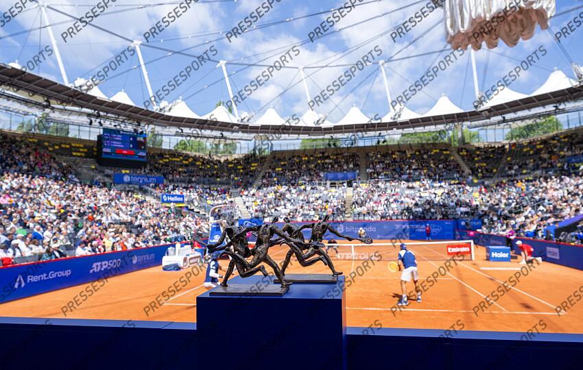 Siegestrophaee, Center Court Hamburg, 24.05.2025, Tennis, Bitpanda Hamburg Open 2025, ATP 500, Herren Doppel, Finale HAMBOURG OPEN 