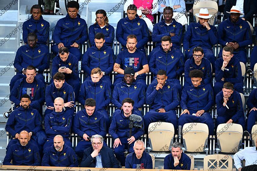 NAVA/RUNE equipe de france espoirs de foot Edjouma (Noah) restes (Guillaume) mawissa (christian) Clichy (Gaël) Baticle (Gérald) doukoure (ismael) Matsima (Chrislain) Diouf (Andy) Merlin (Quentin) 