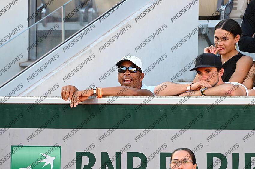 shelton (bryan) shelton (ben) SHELTON/GIGANTE CLAN SHELTON Depuis le début de Roland-Garros, Bryan Shelton, père et coach de Ben, répond en direct aux commentateurs télé sur le match de son fils. Une première sur le tournoi parisien. 