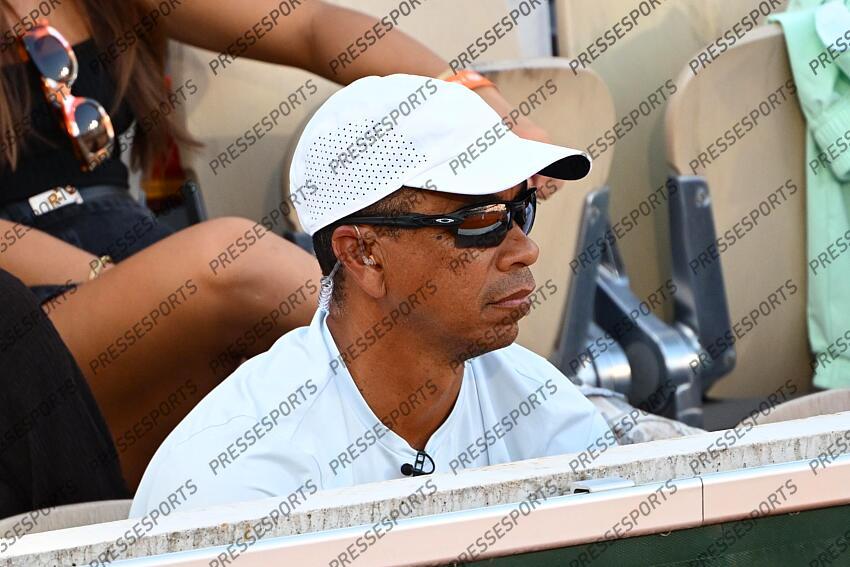 shelton (bryan) SHELTON/GIGANTE CLAN SHELTON Depuis le début de Roland-Garros, Bryan Shelton, père et coach de Ben, répond en direct aux commentateurs télé sur le match de son fils. Une première sur le tournoi parisien. 