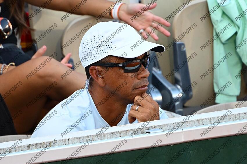 shelton (bryan) SHELTON/GIGANTE CLAN SHELTON Depuis le début de Roland-Garros, Bryan Shelton, père et coach de Ben, répond en direct aux commentateurs télé sur le match de son fils. Une première sur le tournoi parisien. 