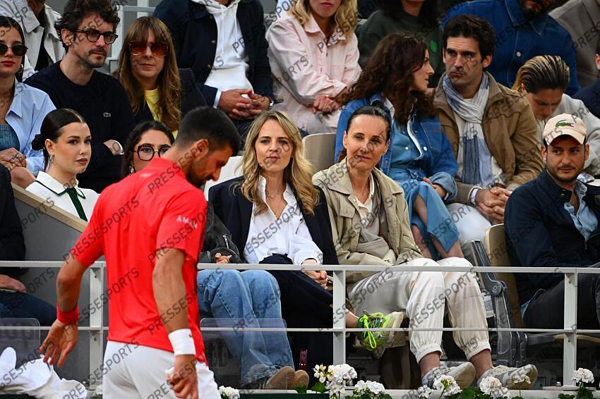 EnjoyPhoenix ZVEREV/DJOKOVIC entrepreneuse, vidéaste et influenceuse franco-suisse spécialisée en mode arnoux (claire) journaliste Bein paban (clara) tribune Lacoste 