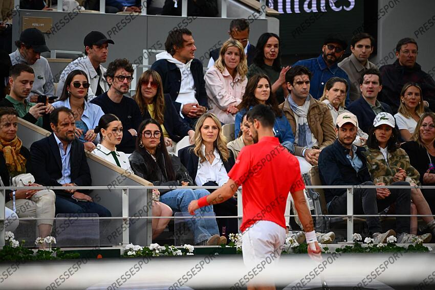 EnjoyPhoenix ZVEREV/DJOKOVIC entrepreneuse, vidéaste et influenceuse franco-suisse spécialisée en mode arnoux (claire) journaliste Bein paban (clara) tribune Lacoste 