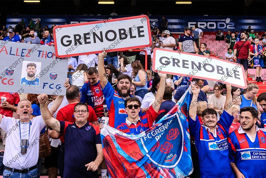 Illustration Supporters grenoblois et drapeaux. Ambiance stade avant match Pro D2 Finale 2025 MONTAUBAN - GRENOBLE Stade Ernest Wallon GRENOBLE-MONTAUBAN (19-24) 