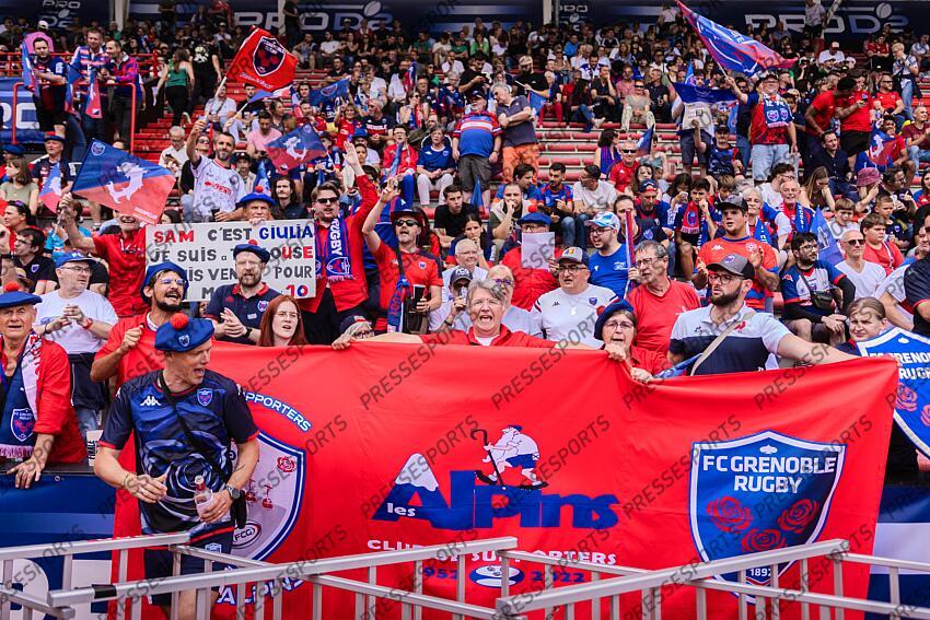 Illustration Supporters grenoblois et drapeaux. Ambiance stade avant match Pro D2 Finale 2025 MONTAUBAN - GRENOBLE Stade Ernest Wallon GRENOBLE-MONTAUBAN (19-24) 