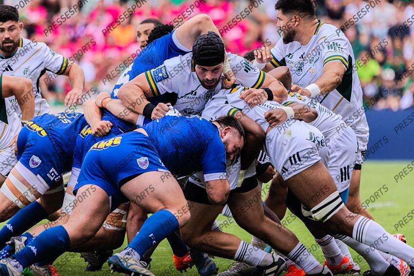 BITZ (Clement) au coeur d un ruck surveille la desense de Grenoble Pro D2 Finale 2025 MONTAUBAN - GRENOBLE Stade Ernest Wallon GRENOBLE-MONTAUBAN (19-24) 