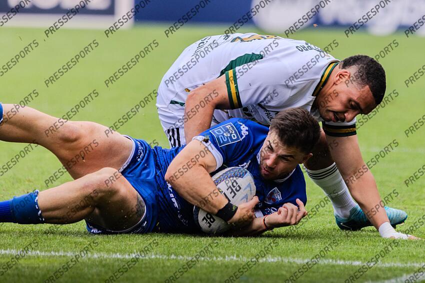 REILHAC (Yvan) plaque TROUILLOUD (Romain) au sol Pro D2 Finale 2025 MONTAUBAN - GRENOBLE Stade Ernest Wallon GRENOBLE-MONTAUBAN (19-24) 