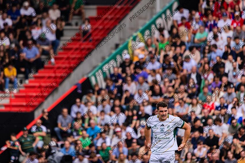 RENDA (Simon) devant les tribunes d un stade a guichets fermes Pro D2 Finale 2025 MONTAUBAN - GRENOBLE Stade Ernest Wallon GRENOBLE-MONTAUBAN (19-24) 