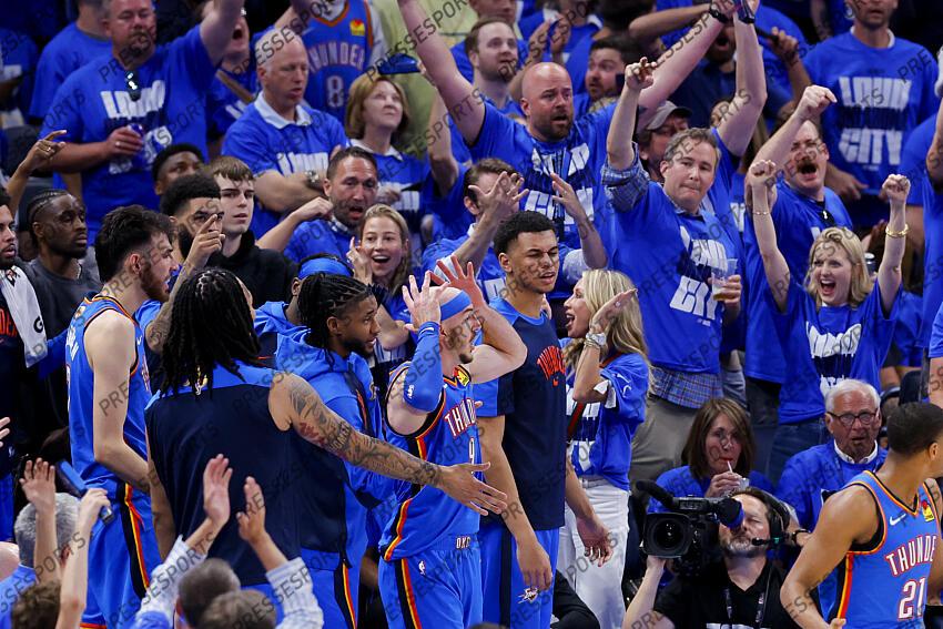 Jun 8, 2025; Oklahoma City, Oklahoma, USA; Oklahoma City Thunder guard Alex Caruso (9) reacts in the middle of the Thunder fans during the fourth quarter against the Indiana Pacers in game two of the 2025 NBA Finals at Paycom Center. Mandatory Credit: Alonzo Adams-Imagn Images Game 2 Indiana Pacers at Oklahoma City Thunder 