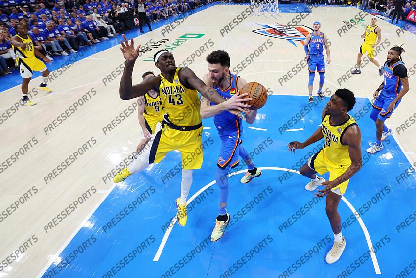 Jun 8, 2025; Oklahoma City, Oklahoma, USA; Indiana Pacers forward Pascal Siakam (43) and Oklahoma City Thunder forward Chet Holmgren (7) reach for a rebound during the first half during game two of the 2025 NBA Finals at Paycom Center. Mandatory Credit: Julio Cortez-Pool Photo via Imagn Images Game 2 Indiana Pacers at Oklahoma City Thunder 