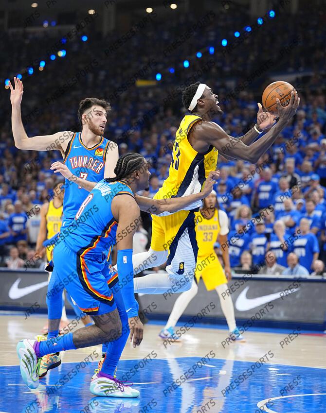 Jun 8, 2025; Oklahoma City, Oklahoma, USA; Indiana Pacers forward Pascal Siakam (43) drives to the basket against Oklahoma City Thunder forward Jalen Williams (front) and forward Chet Holmgren (back) during the first half during game two of the 2025 NBA Finals at Paycom Center. Mandatory Credit: Kyle Terada-Imagn Images Game 2 Indiana Pacers at Oklahoma City Thunder 