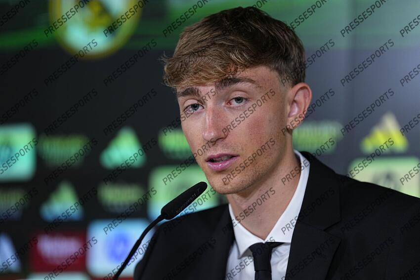 FOOT LIGA TRANSFERT 2025 PRESENTATION D'HUIJSEN AU REAL MADRID