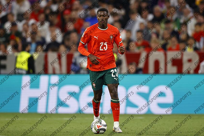 MUNCHEN - Nuno Mendes of Portugal during the UEFA Nations League semifinal match Germany v. Portugal at the Munich Football Arena on June 4, 2025 in Munich, Germany. ANP | Hollandse Hoogte | MAURICE VAN STEEN ALLEMAGNE-PORTUGAL (1-2) 