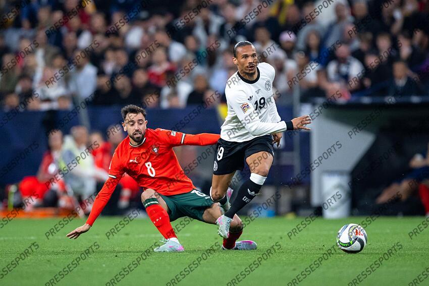 04.06.2025, Allianz Arena, Muenchen, GER, UEFA Nations League, Deutschland vs Portugal, Halbfinale, im Bild Leroy Sane (Deutschland, #19) im Zweikampf mit Bruno Fernandes (Portugal, #08) // during the UEFA Nations League semi final match between Germany and Portugal at the Allianz Arena in Muenchen, Germany on 2025/06/04. EXPA Pictures © 2025, PhotoCredit: EXPA/ Eibner-Pressefoto/ Memmler ATTENTION - OUT of GER ALLEMAGNE-PORTUGAL (1-2) 