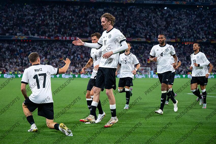 04.06.2025, Allianz Arena, Muenchen, GER, UEFA Nations League, Deutschland vs Portugal, Halbfinale, im Bild Florian Wirtz (Deutschland, #17), Leon Goretzka (Deutschland, #08), Nick Woltemade (Deutschland, #11), Jonathan Tah (Deutschland, #04) und Team jubeln ueber das Tor zum 1:0 // during the UEFA Nations League semi final match between Germany and Portugal at the Allianz Arena in Muenchen, Germany on 2025/06/04. EXPA Pictures © 2025, PhotoCredit: EXPA/ Eibner-Pressefoto/ Memmler ATTENTION - OUT of GER 250604_EP_DFB_MMR_0749.jpg Memmler Deutschland vs Portugal ALLEMAGNE-PORTUGAL (1-2) 