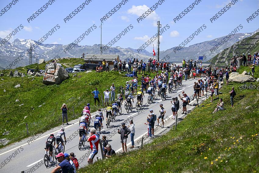 SANTA MARIA IN CALANCA, SWITZERLAND - JUNE 19 : Illustration picture peloton during stage 5 of the 88th edition of Tour de Suisse an UCI World Tour 2.UWT cycling road race stage for Men Elite of 183.6 km with start in La Punt and finish in Santa Maria in Calanca on June 19, 2025 in Santa Maria in Calanca, Switzerland, 19/06/2025 ( Motordriver Kenny Verfaillie - Photo by Vincent Kalut / Photonews LA PUNT/SANTA MARIA IN CALANCA 