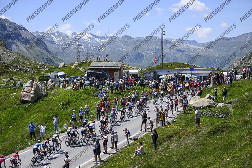 SANTA MARIA IN CALANCA, SWITZERLAND - JUNE 19 : Illustration picture peloton during stage 5 of the 88th edition of Tour de Suisse an UCI World Tour 2.UWT cycling road race stage for Men Elite of 183.6 km with start in La Punt and finish in Santa Maria in Calanca on June 19, 2025 in Santa Maria in Calanca, Switzerland, 19/06/2025 ( Motordriver Kenny Verfaillie - Photo by Vincent Kalut / Photonews LA PUNT/SANTA MARIA IN CALANCA 