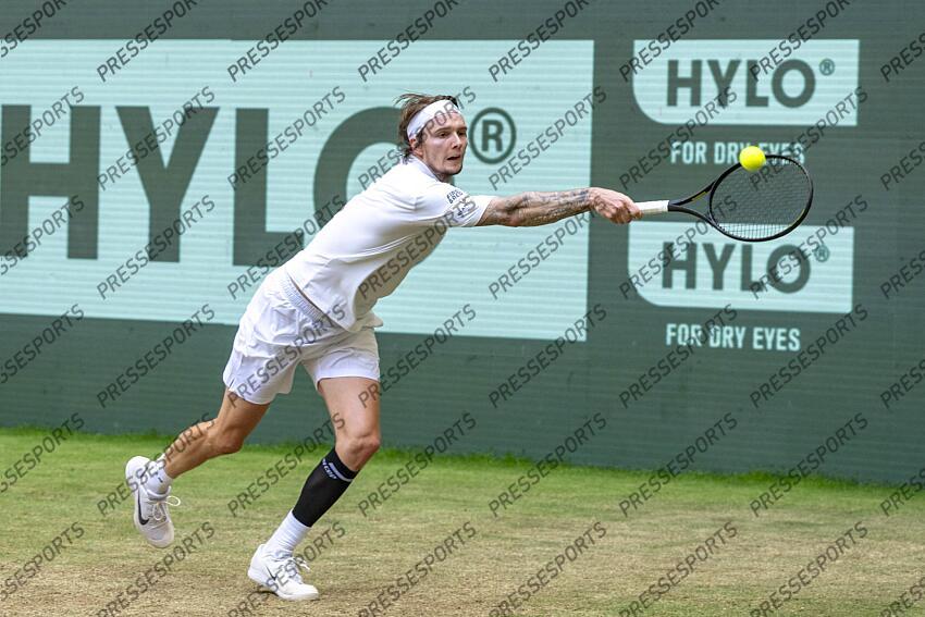 Tennis, ATP-Tour, Einzel, Finale, Bublik (Kasachstan) - Medvedev (Russland): Alexander Bublik in Aktion. Tennis: ATP Tour - Halle/Westphalia 