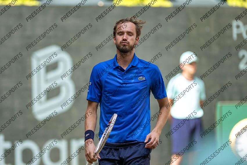 Tennis, ATP Tour, Singles, Final, Bublik (Kazakhstan) - Medvedev (Russia): Daniil Medvedev reacts. Tennis: ATP Tour - Halle/Westphalia 