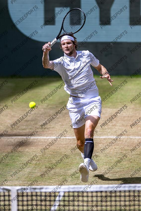 Tennis, ATP-Tour, Einzel, Finale, Bublik (Kasachstan) - Medvedev (Russland): Alexander Bublik in Aktion. Tennis: ATP Tour - Halle/Westphalia 