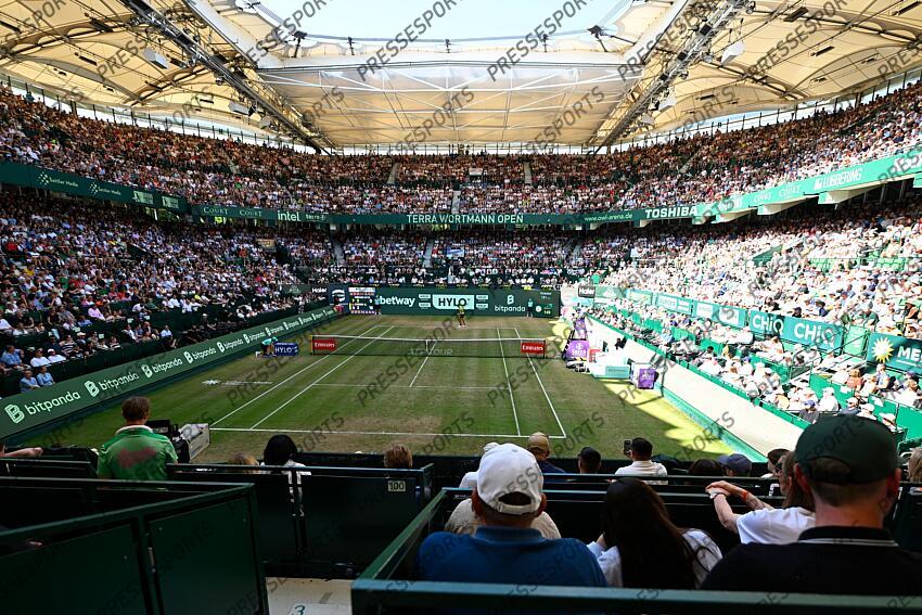 Halle, OWL Arena, 21.06.25, GER, Herren, Tennis, Terra Wortmann Open 2025, Halbfinale Bild: Stadionansicht. Ausverkaufte OWL-Arena GER, Herren, Tennis, Terra Wortmann Open 2025, Halbfinale 