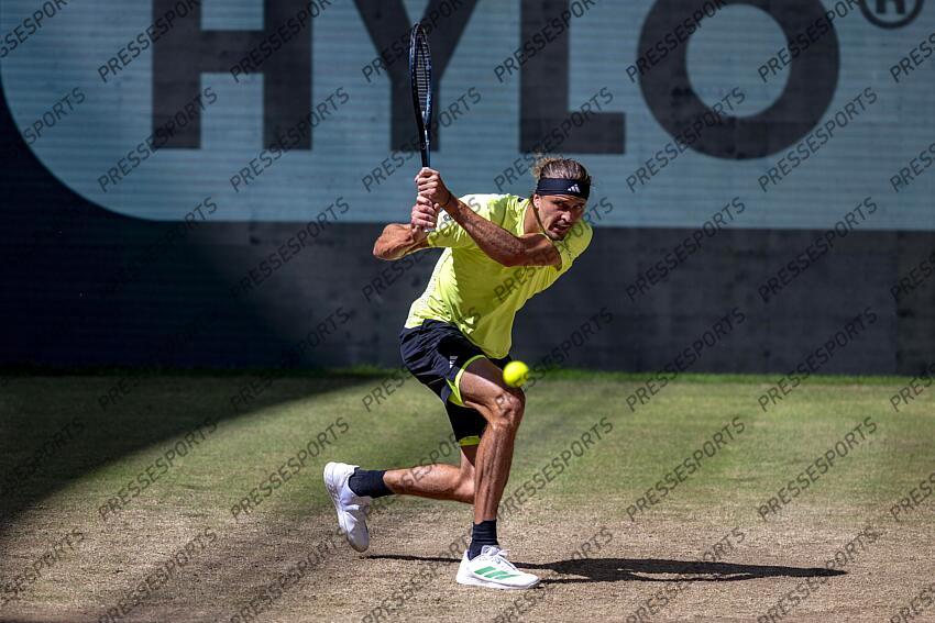 Tennis: ATP Tour - Halle/Westphalia, Singles, Men, Semifinals: Medvedev (Russia) - Zverev (Germany). Alexander Zverev in action. Tennis: ATP Tour - Halle/Westphalia 
